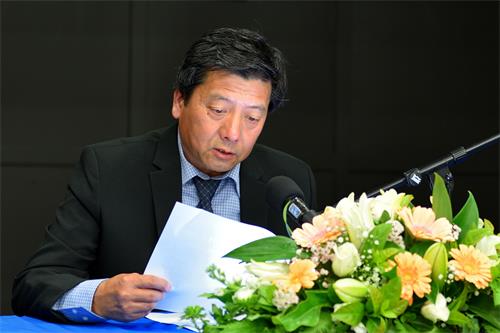 图2~4:法轮功学员在昆士兰法会上交流修炼心得。