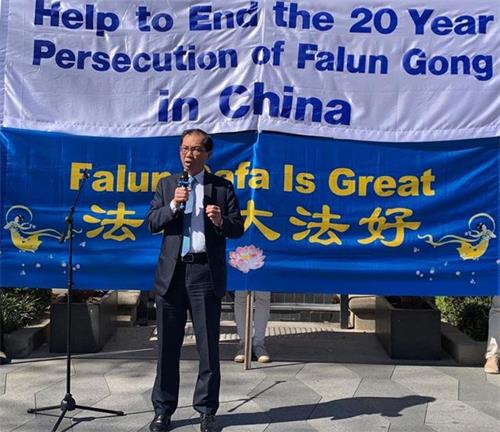 '图5:澳大利亚越南社区新南威尔士州主席阮先生(Paul Nguyen)在集会上发言。'