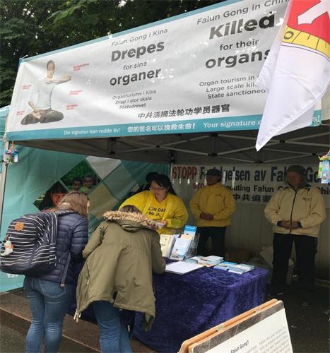 '图3~4:明白真相的民众签名制止迫害'