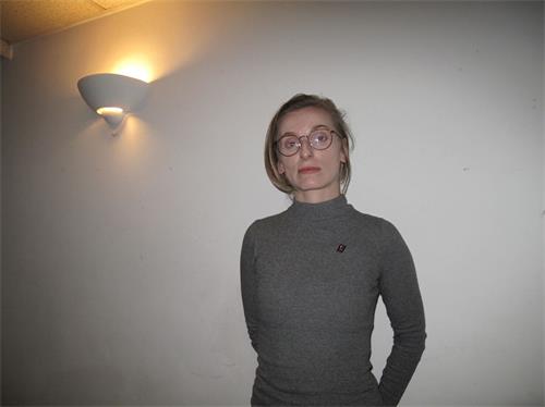 '图4:二零一九年九月十三日,波兰女士平面设计师格里塔(Greta)观看了《求救信》'