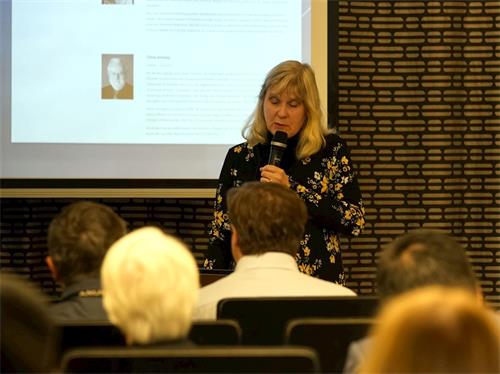 '图1:二零一九年九月十八日,在芬兰举行的研讨会上,医师玛莉亚‧海讷棱-古泽赫薇哈尔(Marja Heinonen-Guzejev)谈到了中国器官移植伦理引起国际科学界的关注。'