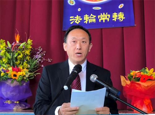 '图2~5:法轮功学员在法会上交流修炼心得体会'