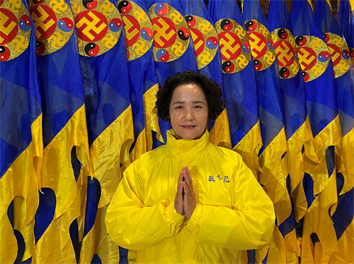 '图8:纽约旗阵学员周淑娟修大法后身心巨变。'