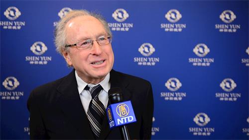 '图8:二零二零年一月十九日下午,吉安弗兰科·洛比略(Gianfranco Lobilio)专程从罗马赶到摩德纳市帕瓦罗蒂大剧院观看的演出。'