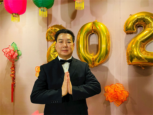 '图6:《归途》富商扮演者梁圣明'