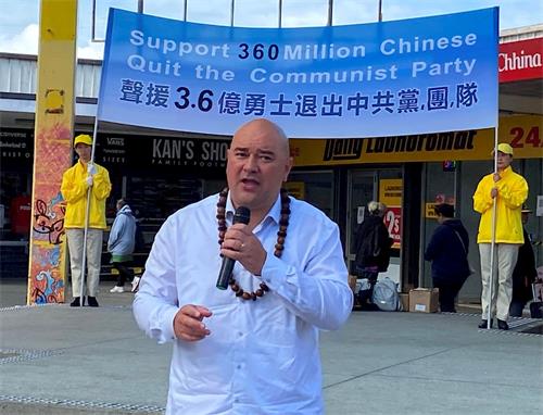 '图3:新保守党(New Conservative Party)副党魁艾略特·伊基雷大声疾呼:“对共产主义说不!”'