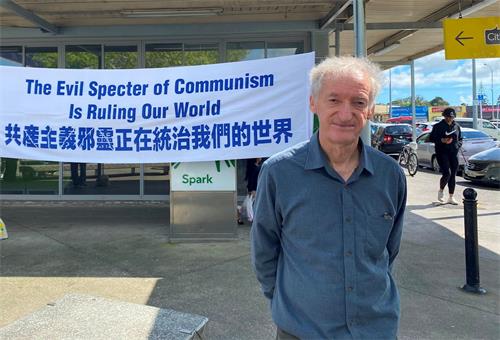 '图5:国际和平联盟秘书长杰弗里·费耶斯呼吁新西兰人要帮助传播真相。'