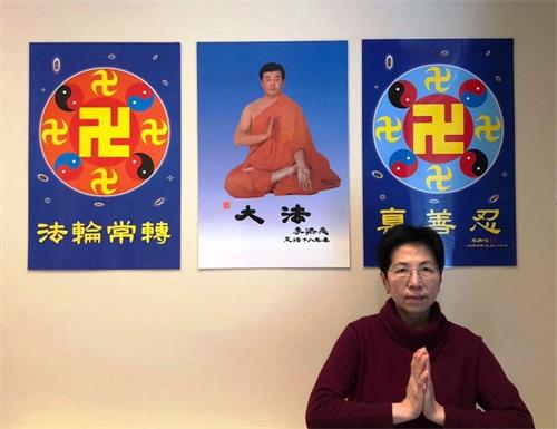'图1:墨尔本法轮功学员梁女士感恩大法和师父。'