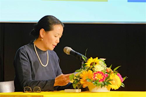 '图5:邢女士在工作生活环境中讲真相,感受到大法的力量'