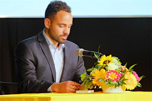 '图7:新学员罗贝托感谢师尊让他找到大法及人生真谛'