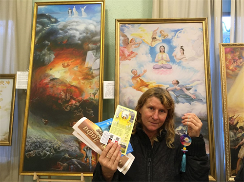 '图3:观众柳德米拉说:“美好的画是为了让人修炼,让人得救”'