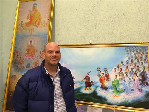 '图6:加拿大游客硕恩:信仰光明感动人'