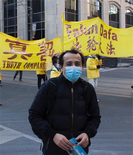 '图21:新移民罗德里戈(Rodrigo)先生说:“没想到现在还能看到这么长的游行队伍。”'