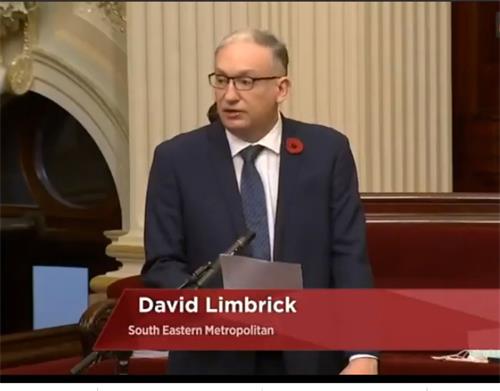二零二零年十一月十一日,澳大利亚维州立法会议员林布里克先生(David Limbrick MP)在议会发言期间表示,法轮功学员勇敢的站出来反对中共的迫害,实践他们的信仰。