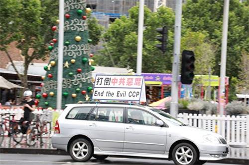 '图1~6:二零二零年十一月二十二日周日,墨尔本部份法轮功学员举行了汽车游行传真相活动。'