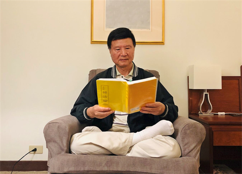 '图:文海感慨于师父的每一句法理,打从心底觉的做人就是应该这样。'
