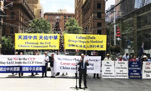 '图10:保罗·阮主席在集会上发言'