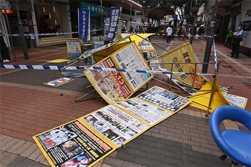 '图5:二零二零年十二月十三日,香港法轮功学员在旺角鼓油街的讲真相街站被两名男子恶意破坏,晚些时候警察拉起封锁线查案。'