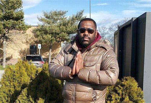 '图4:西人学员泰隆·斯特拉坎感恩师尊传给他大法'