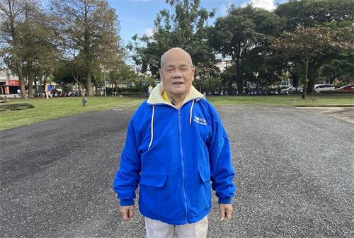 '图5:现已八十五岁的林伯伯,修炼法轮功二十多年来一直耳聪目明、行动矫健。'