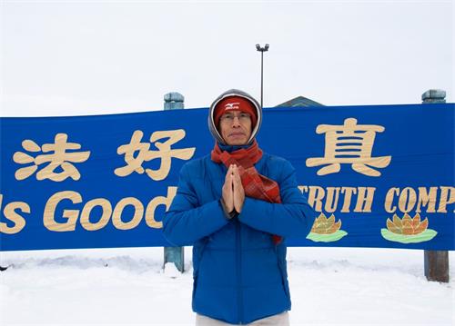 '图13:法轮功学员徐先生表示,修炼使得人生越来越光明,会坚定修炼下去。'