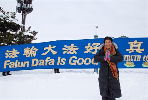 '图15:法轮功学员高女士祝师父新年快乐,表示要精進实修,跟师父回家。'