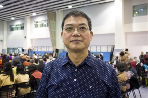 图2:第一次参加台湾法会的台中学员、营造公司主管曹先生,感受到大法的威德和修炼的美好。