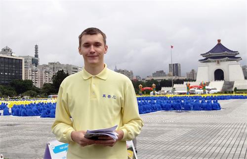 '图4:来自德国的法比安·塞布斯基(Fabian Cybuski)说:法轮大法让我找到人生意义。'