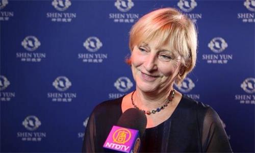'图6:乌拉·科赫(Ulla Koch)用中文说:“谢谢(神韵)!”'