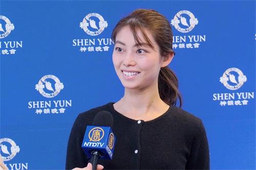 '图3:小提琴演奏家大庭弦子(Ooniwa Gennko)盛赞神韵。'