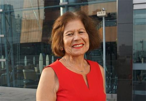 '图9:阿玛莉亚·卡里略·德·桑切斯·马拉加(Amalia Carrillo de Sánchez Málaga)教授说:“我非常喜爱神韵,令人难忘。”'
