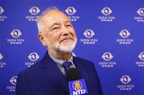 '图9:法国古典钢琴家艾曼纽·费雷尔(Emmanuel Ferrer-Laloë)也是观看了三月十二日晚的演出,他说:“我想这才是艺术的根本。”'