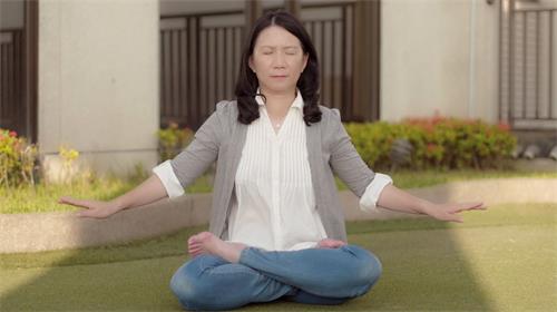 '图2:美濙修炼法轮功后,身心发生了巨大的变化。'
