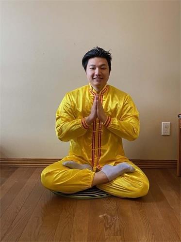 '图8:张旭峰的大儿子选择成为一名高中老师,希望能够把大法的美好带给加拿大年轻的一代。'