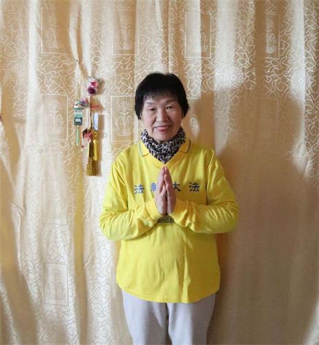 '图:今年八十岁的古辛女士恭贺师父生日快乐!感谢师父救度之恩!'
