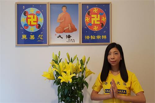 '图4:青年弟子凯瑟琳(Katherine) 恭祝师尊生日快乐'