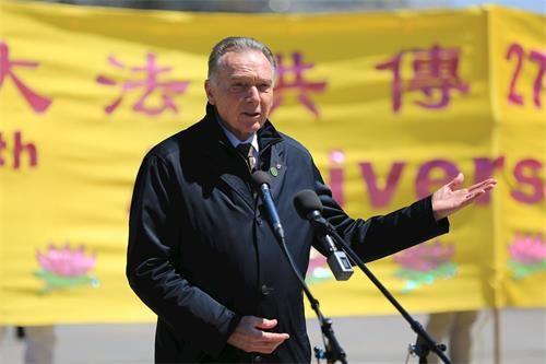 '图2:加拿大国会议员彼得·肯特(Peter Kent)'