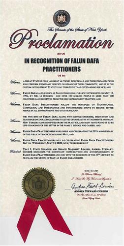 '图6:纽约州第三十五选区参议员多数党领袖安德莱亚·斯图尔特-卡曾斯(Andrea Stewart-Cousins)褒奖法轮大法月。'