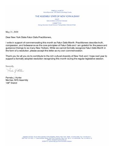 '图10:纽约第一百二十八选区州议员帕梅拉·亨特(Pamela J. Hunter)褒奖法轮大法月,感谢法轮大法给纽约人带来和平和指导。'