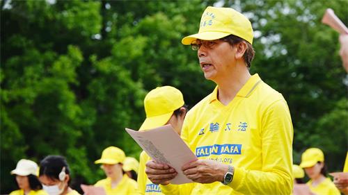 '图3:刘明辉参加世界法轮大法日活动,期盼向更多人讲清真相,让中共迫害早日结束。'
