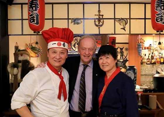 日料老板修大法 躲过生死劫