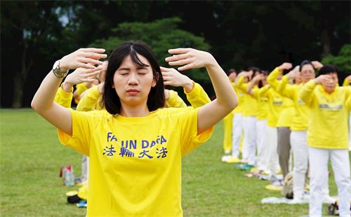 '图6:吕宛伦参与二零二零年五月二日龙潭石管局大草坪之庆祝活动。'