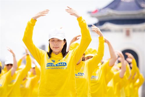'图15:李士雯修炼法轮功,有真善忍引导正确价值观,心境平稳自在。'