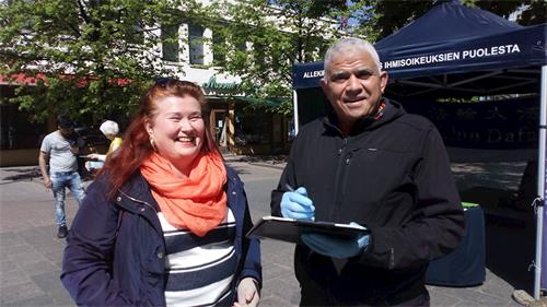 '图2~5:芬兰民众了解真相后签名,反对中共迫害法轮功'