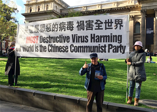 '图10:二零二零年六月二十日,向往传统中国文化的退休保安凯文(Kevin)表示,澳洲人应该区分中国和中共。'