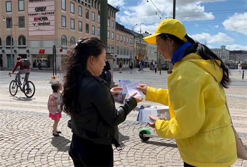 '图4:大陆留学生支持法轮功学员反迫害'