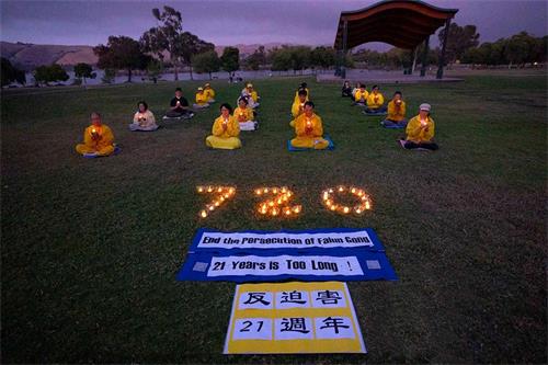 '图:法轮功学员悼念被中共迫害致死的同修。'