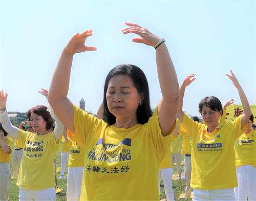 '图11:美国政府雇员崔爱东过去二十一年来每年都参加在华盛顿举行的反迫害活动。'
