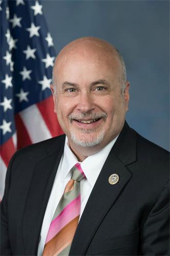'图20:法轮功反迫害二十一周年,威斯康辛州(Wisconsin)民主党籍联邦众议员马克·波肯(Rep.