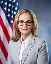 '图28:法轮功反迫害二十一周年,宾夕法尼亚州(Pennsylvania)民主党籍联邦众议员马德琳·迪恩(Rep.
